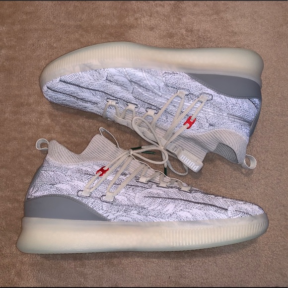 clyde court peace on earth men's basketball shoe
